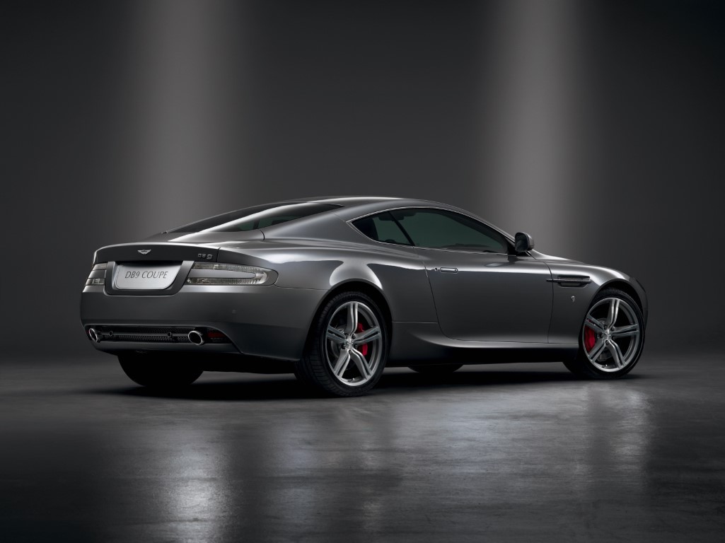 Aston Martin DB9 5.9 V12 (Automático)